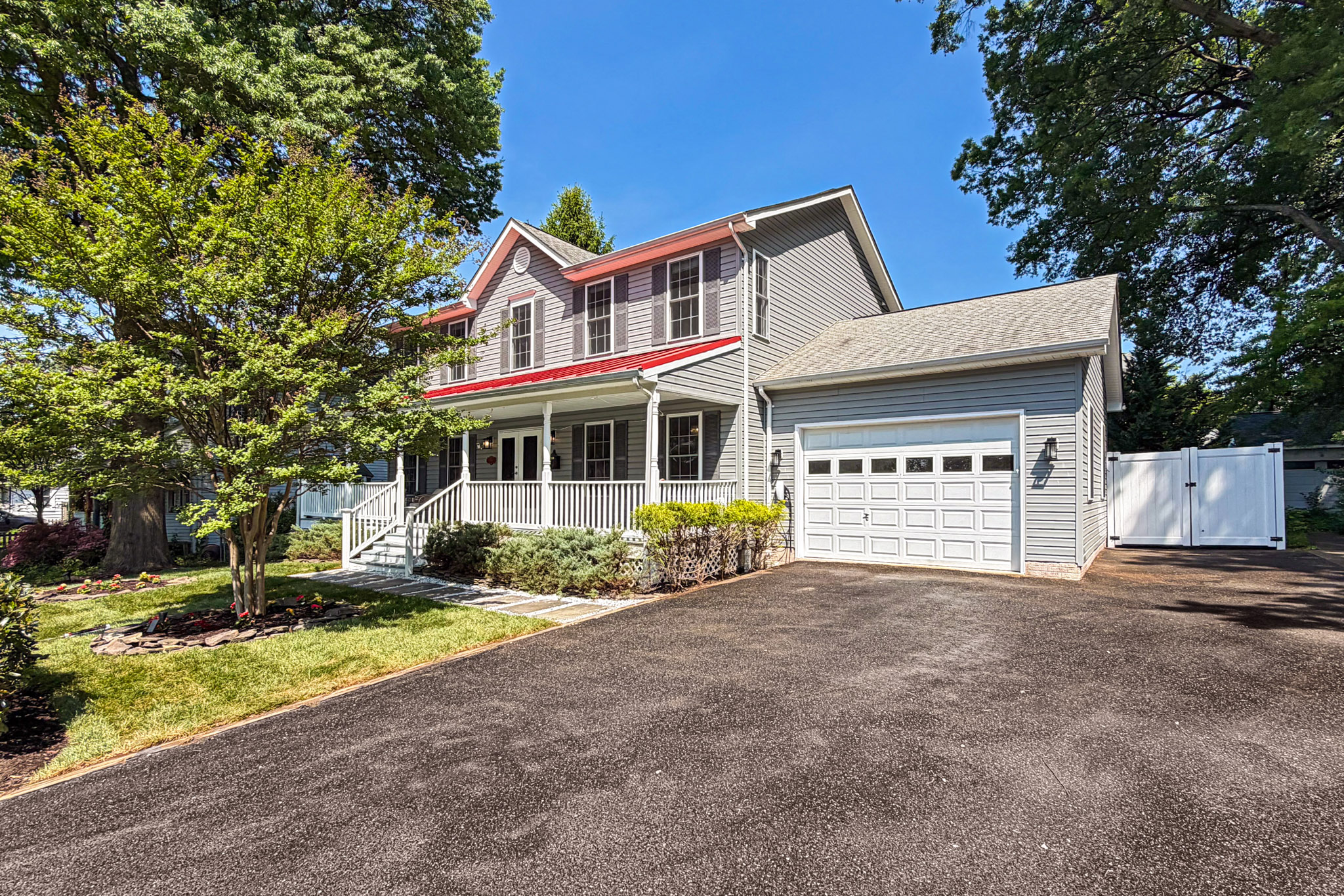 909 19th St S — listing photo